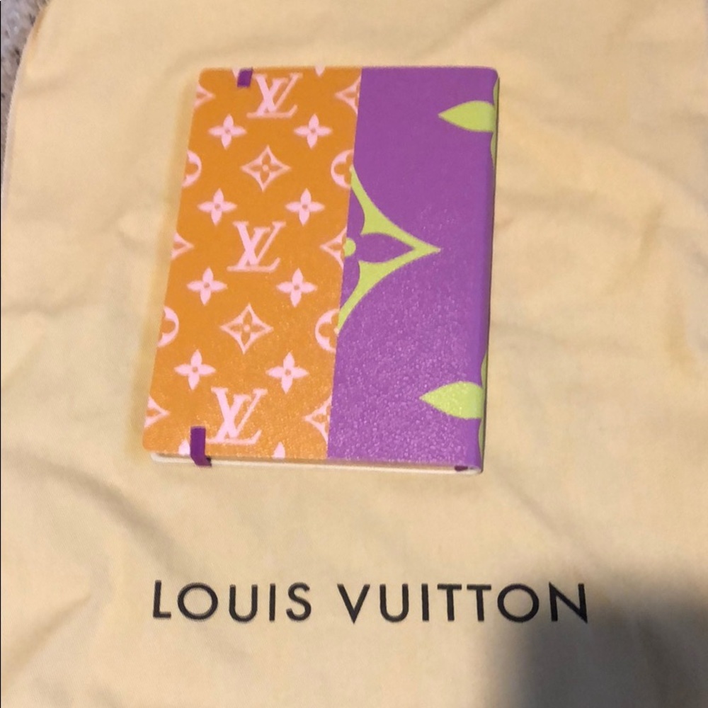 Louis Vuitton Gustave Giant Monogram Notebook - Picture 2 of 6